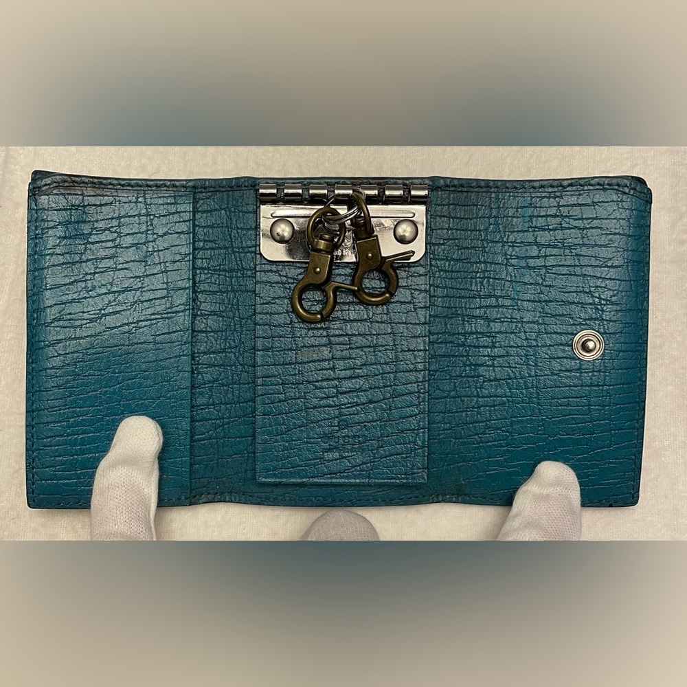 Gucci Authentic Vintage Tan Mono Key Holder with Turquoise Interior and Pocket
